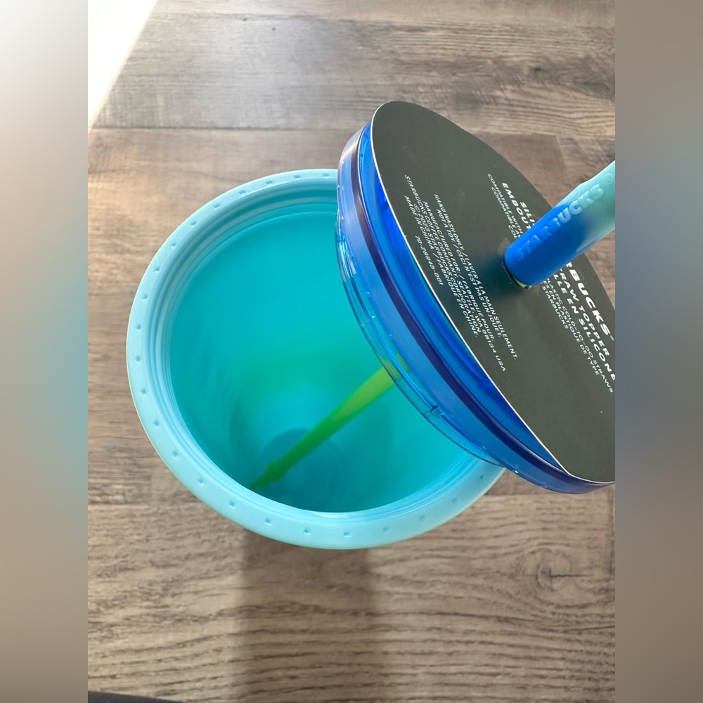 Starbuck Color Changing Cup - Picture 3 of 4